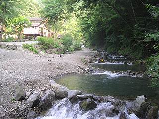 玉川キャンプ村釣り場画像