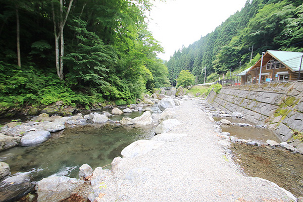 浦山渓流フィッシングセンター渓流釣りとつかみどり写真