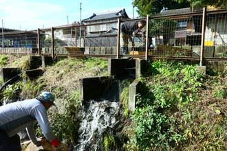 アングラーズベース赤城山豪快に滝を落ちます写真