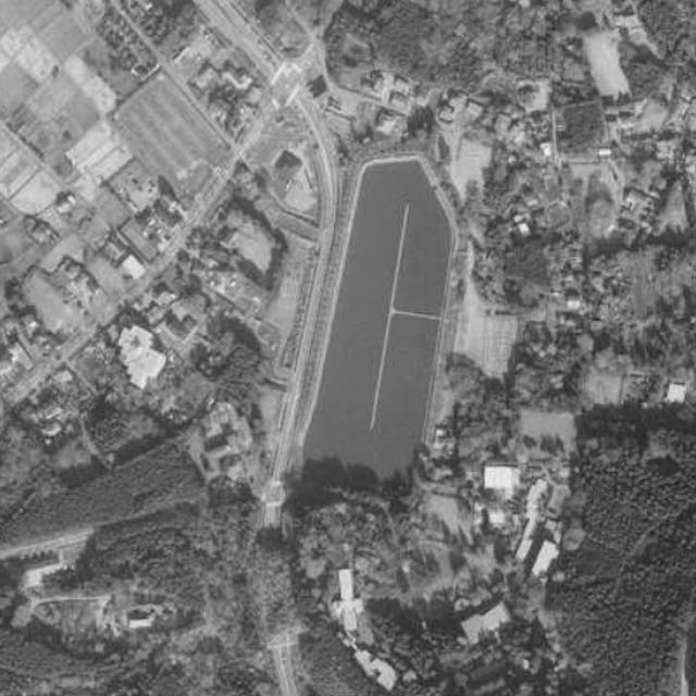 東山湖　航空写真・出典：国土地理院